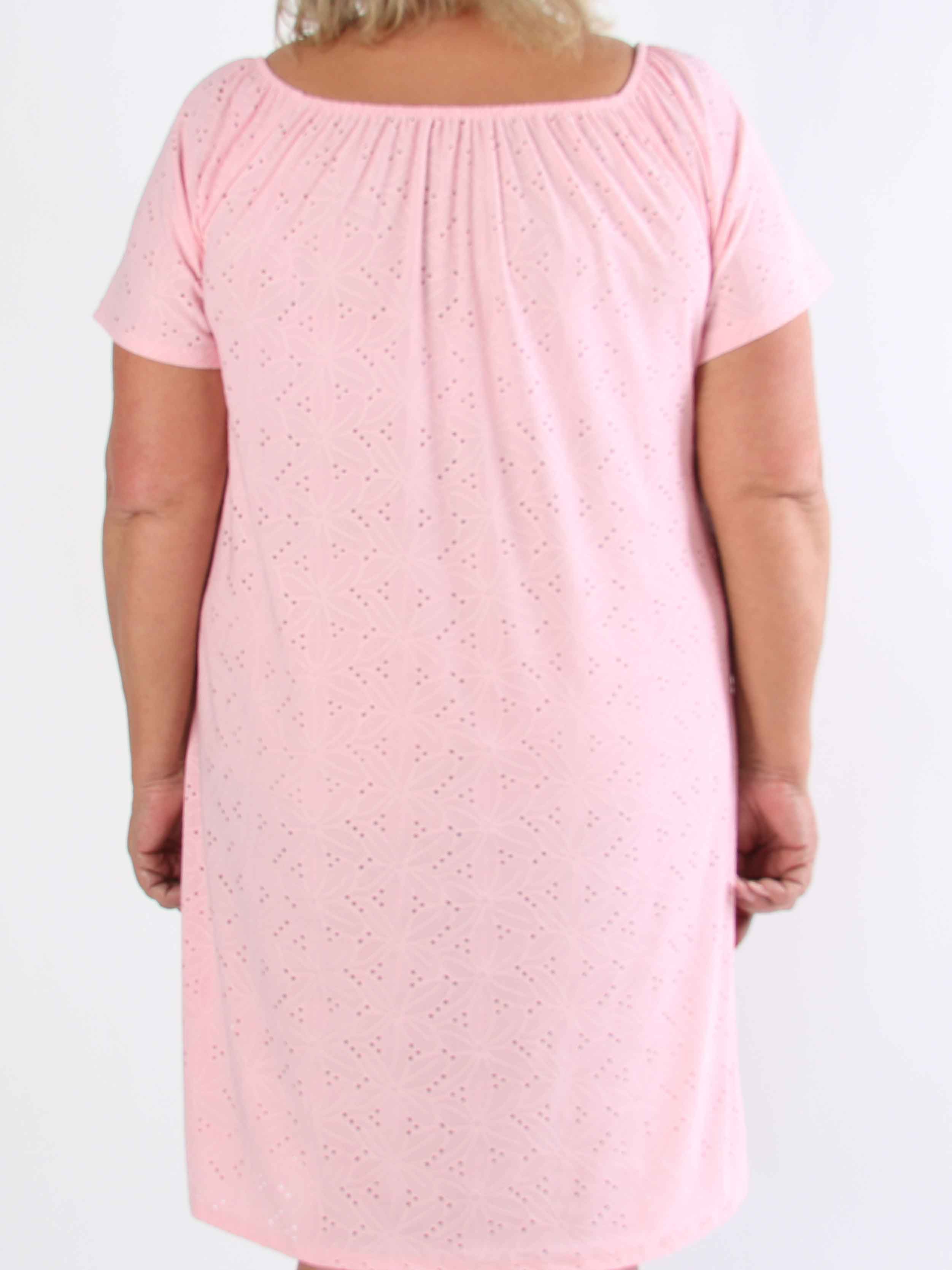 Aliz - Sød blød plus size kjole med broderie anglaise